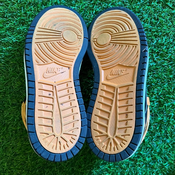 Air Jordan 1 High ‘Rookie of the Year’ Sneakers - Picture 9 of 9